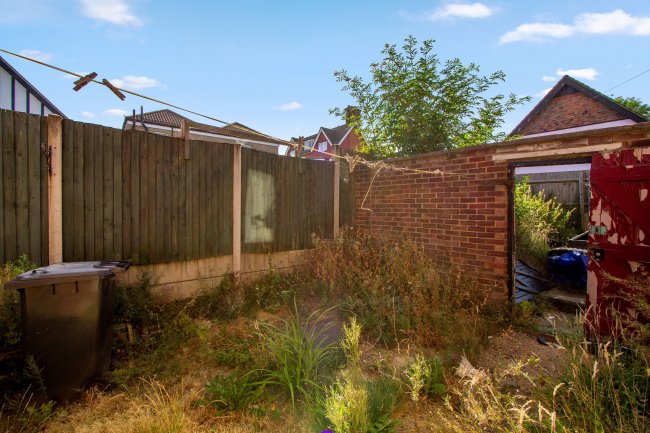 1 Newcombe Path, Shenley, Radlett WD7 9EL 18