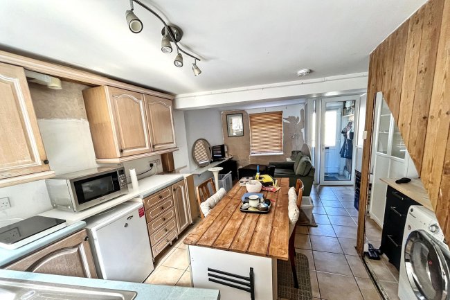 10 South Street, Crewkerne, South Somerset, TA18 8DA 3