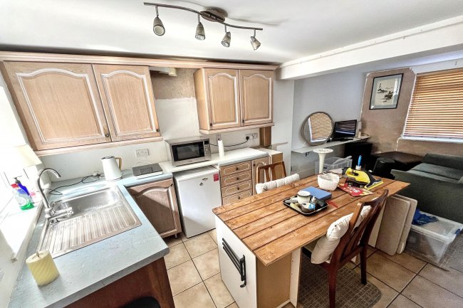10 South Street, Crewkerne, South Somerset, TA18 8DA 3
