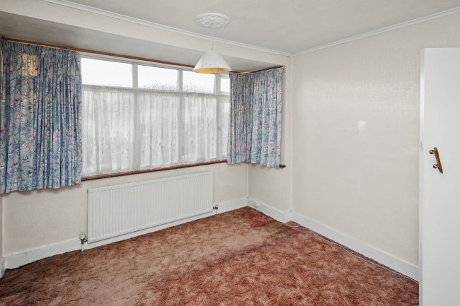 172 Havering Road, Romford  RM1 4TD 18
