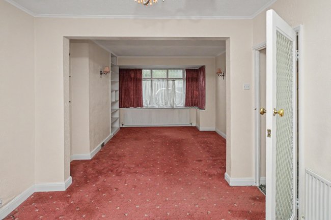 172 Havering Road, Romford  RM1 4TD 18