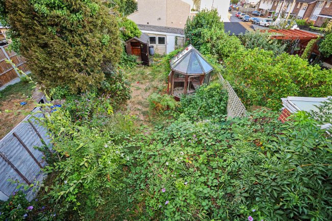 172 Havering Road, Romford  RM1 4TD 18