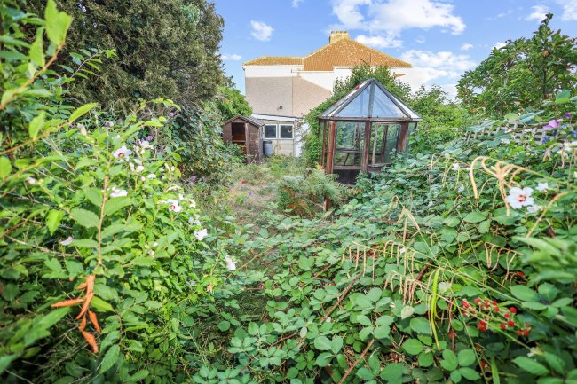 172 Havering Road, Romford  RM1 4TD 18