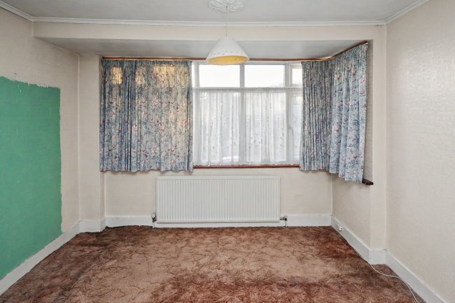 172 Havering Road, Romford  RM1 4TD 18