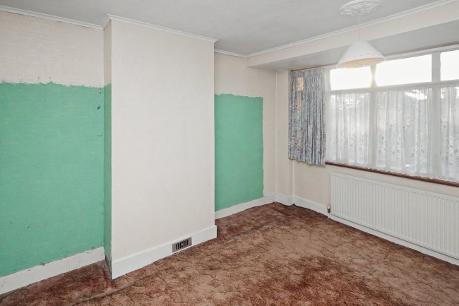 172 Havering Road, Romford  RM1 4TD 18