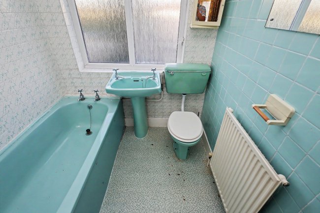 172 Havering Road, Romford  RM1 4TD 18