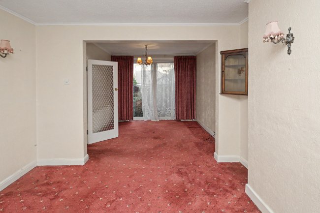 172 Havering Road, Romford  RM1 4TD 18