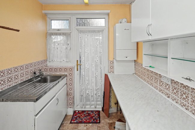 172 Havering Road, Romford  RM1 4TD 18