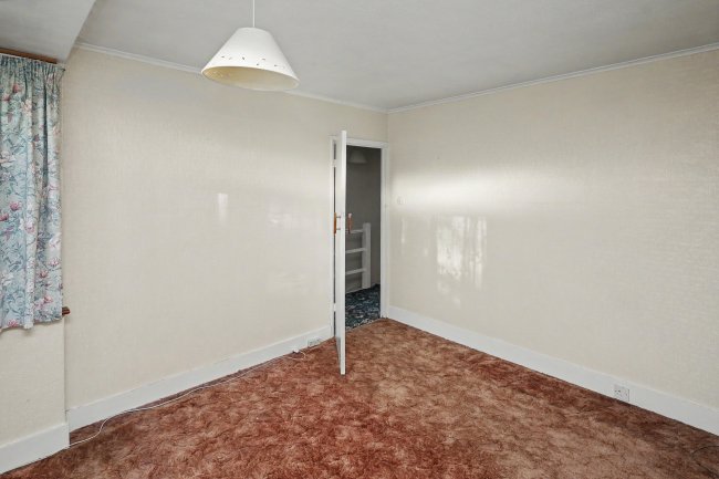 172 Havering Road, Romford  RM1 4TD 18