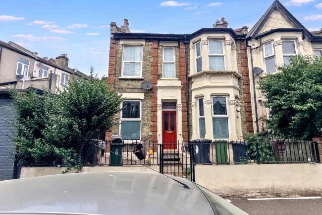 First Floor Flat, 1 Frith Road, Leyton, London E11 4EX 10