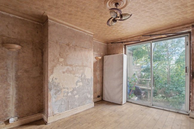 23 Hale End Road, Walthamstow, London E17 4BG 8