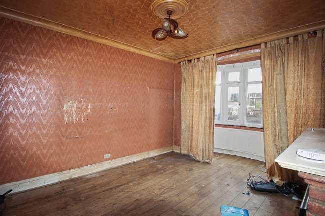 23 Hale End Road, Walthamstow, London E17 4BG 8