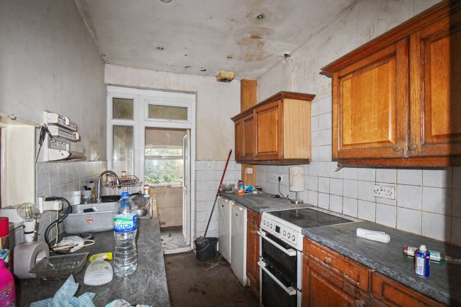23 Hale End Road, Walthamstow, London E17 4BG 8