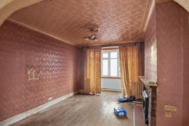 23 Hale End Road, Walthamstow, London E17 4BG 8
