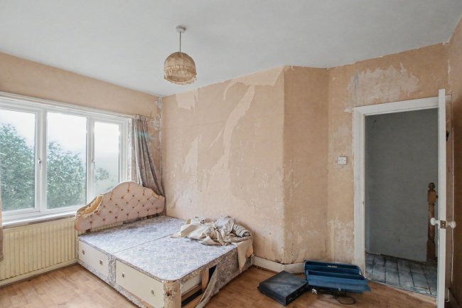 23 Hale End Road, Walthamstow, London E17 4BG 8