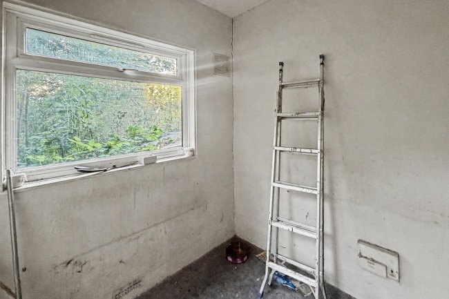 23 Hale End Road, Walthamstow, London E17 4BG 8