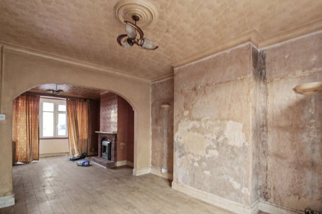 23 Hale End Road, Walthamstow, London E17 4BG 8