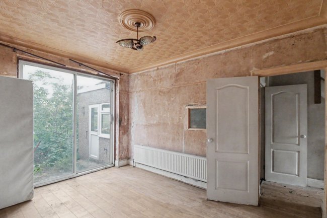 23 Hale End Road, Walthamstow, London E17 4BG 8