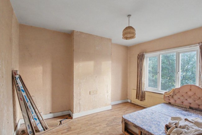23 Hale End Road, Walthamstow, London E17 4BG 8