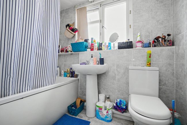 Flats 1-4, 406 Alfreton Road, Nottingham NG7 5NG 4