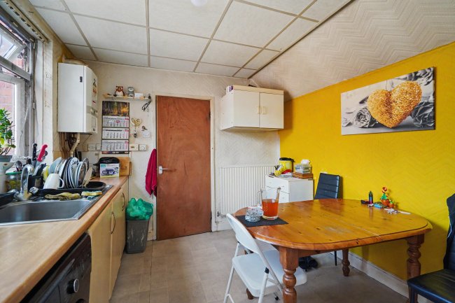 Flats 1-4, 406 Alfreton Road, Nottingham NG7 5NG 4