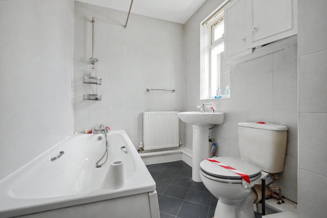 Flats 1-4, 406 Alfreton Road, Nottingham NG7 5NG 4