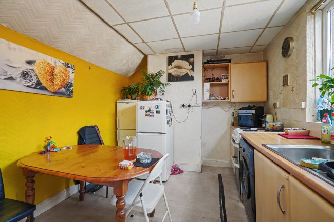Flats 1-4, 406 Alfreton Road, Nottingham NG7 5NG 4