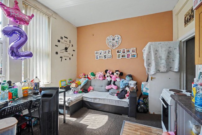 Flats 1-4, 406 Alfreton Road, Nottingham NG7 5NG 4