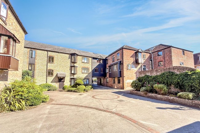 Flat 3, The Old Mill, Northgate, Chichester, PO19 1BP 9