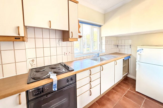 Flat 3, The Old Mill, Northgate, Chichester, PO19 1BP 9