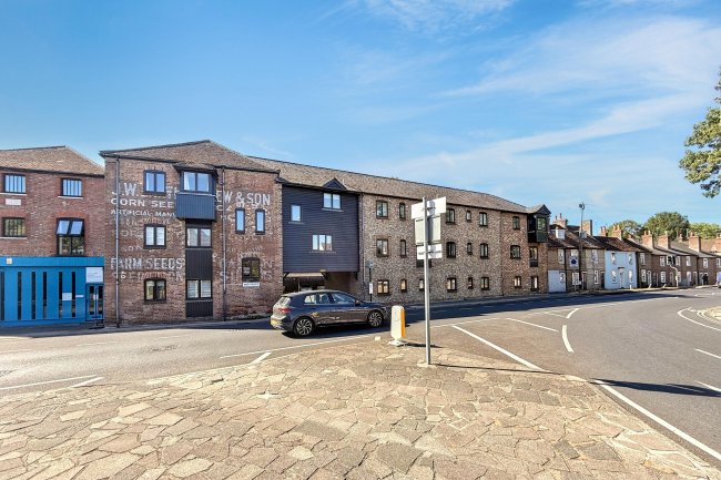 Flat 3, The Old Mill, Northgate, Chichester, PO19 1BP 9