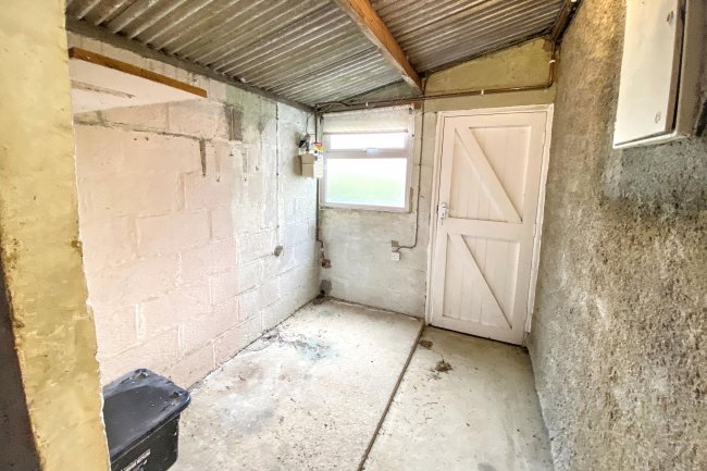 19 Corn Gastons, Malmesbury, Wiltshire, SN16 0DP 15