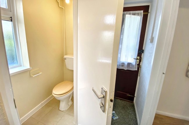 19 Corn Gastons, Malmesbury, Wiltshire, SN16 0DP 15