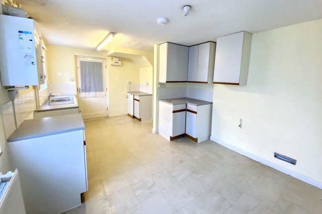 19 Corn Gastons, Malmesbury, Wiltshire, SN16 0DP 15