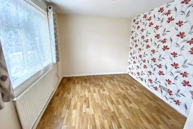 19 Corn Gastons, Malmesbury, Wiltshire, SN16 0DP 15