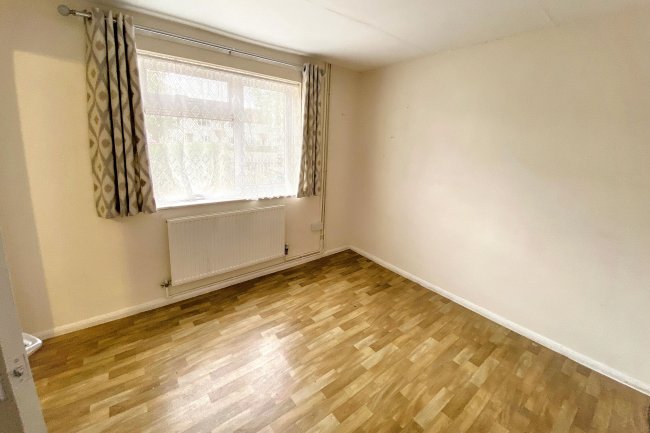19 Corn Gastons, Malmesbury, Wiltshire, SN16 0DP 15