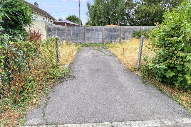 19 Corn Gastons, Malmesbury, Wiltshire, SN16 0DP 15