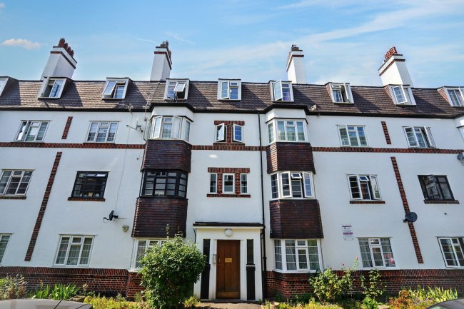 28 Elphinstone Court, Barrow Road, Streatham, London SW16 5NG 4