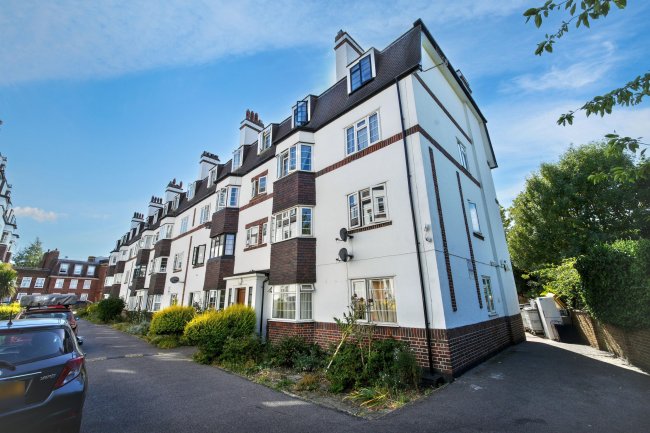 28 Elphinstone Court, Barrow Road, Streatham, London SW16 5NG 4