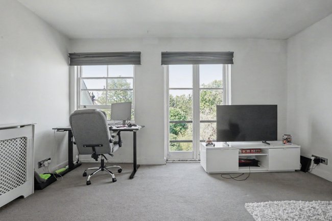 Flat 1, 21 Streatham Common North, Streatham, SW16 3HJ 10