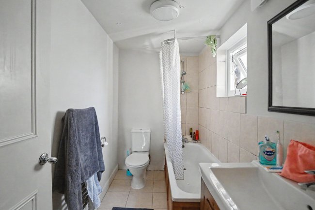 Flat 1, 21 Streatham Common North, Streatham, SW16 3HJ 10