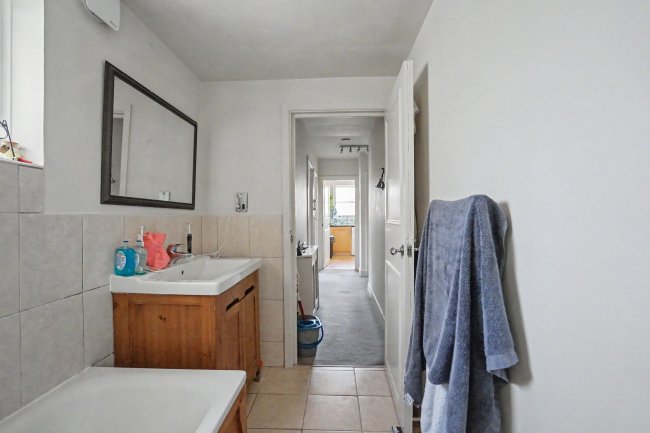 Flat 1, 21 Streatham Common North, Streatham, SW16 3HJ 10