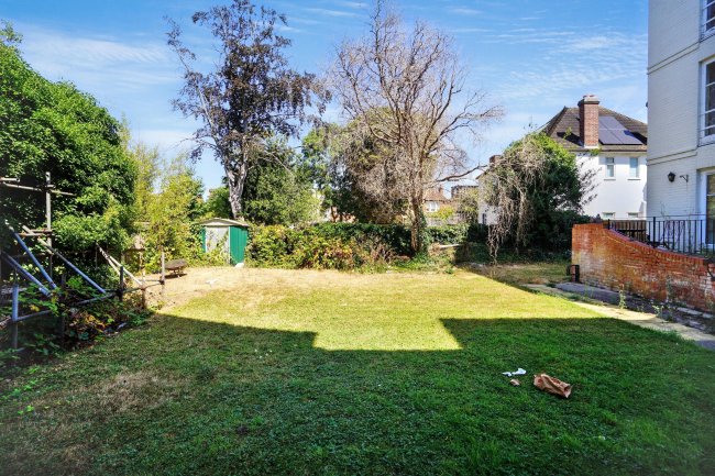 Flat 1, 21 Streatham Common North, Streatham, SW16 3HJ 10
