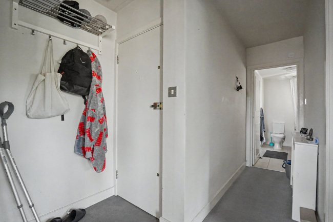 Flat 1, 21 Streatham Common North, Streatham, SW16 3HJ 10