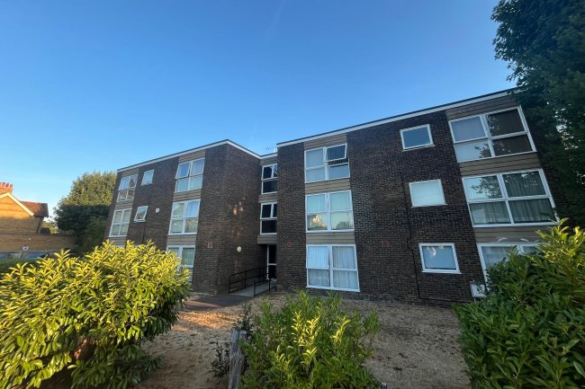 Flat 15, Vine Court, Burwood Road, Hersham, KT12 4AQ 69