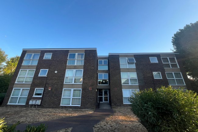 Flat 15, Vine Court, Burwood Road, Hersham, KT12 4AQ 69