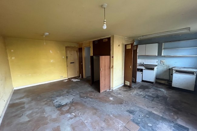Flat 15, Vine Court, Burwood Road, Hersham, KT12 4AQ 69