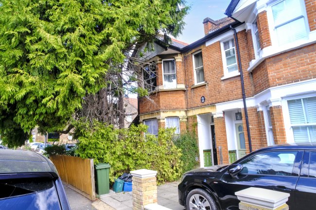 22a Grosvenor Road, Twickenham, Middlesex, TW1 4AE 4