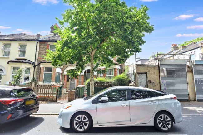 179 Gainsborough Avenue, Manor Park, London, E12 6JN 5