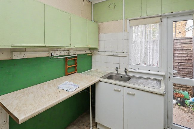 179 Gainsborough Avenue, Manor Park, London, E12 6JN 5